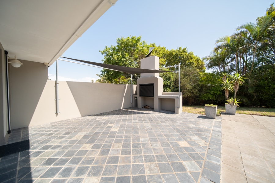 4 Bedroom Property for Sale in Bonza Bay Eastern Cape